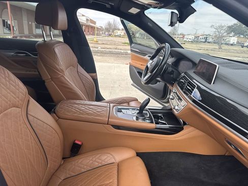 Used 2020 BMW 740i w/ Luxury Rear Seating Package image 31