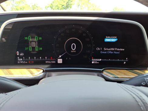 Used 2021 Cadillac Escalade Premium Luxury Platinum RWD image 16