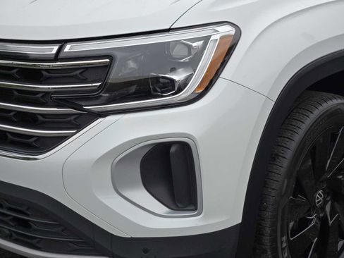 Used 2024 Volkswagen Atlas SE w/ Panoramic Sunroof Package image 9