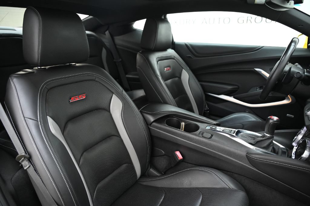 Used 2018 Chevrolet Camaro SS RWD image 24