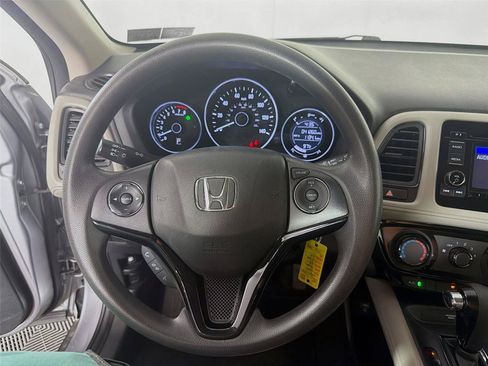 Used 2021 Honda HR-V LX image 3