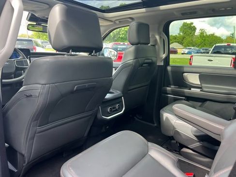 Used 2025 Ford Expedition Active AWD/4WD image 21