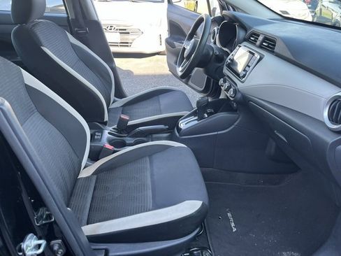 Used 2022 Nissan Versa SV image 9