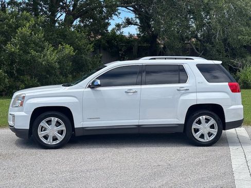 Used 2017 GMC Terrain SLT w/ Open Road Package FWD image 2