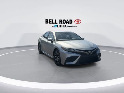 Used 2023 Toyota Camry SE image 2