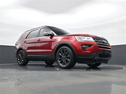 Used 2018 Ford Explorer XLT w/ Equipment Group 202A image 24