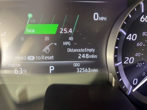 Certified 2023 Toyota Highlander XLE image 29