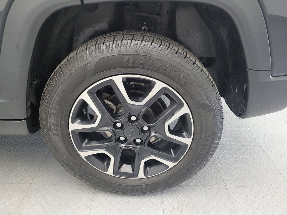 Used 2018 Jeep Compass Trailhawk w/ Cold Weather Group AWD/4WD image 31