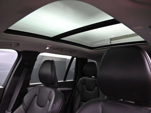 Used 2022 Volvo XC90 T5 Momentum AWD/4WD image 17