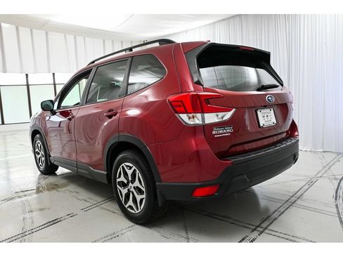 Used 2021 Subaru Forester Premium AWD/4WD image 5