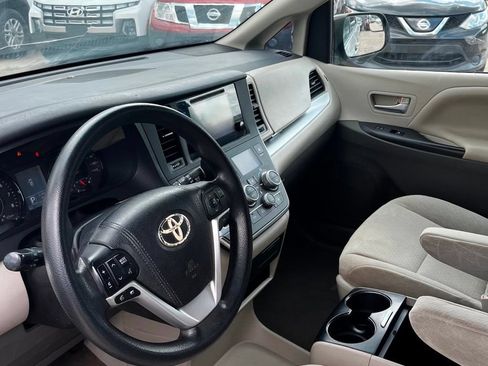 Used 2015 Toyota Sienna LE FWD image 13