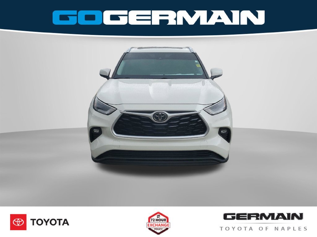 Used 2021 Toyota Highlander XLE FWD image 3