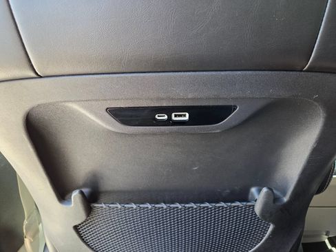 Used 2024 Chrysler Pacifica Touring-L FWD image 16