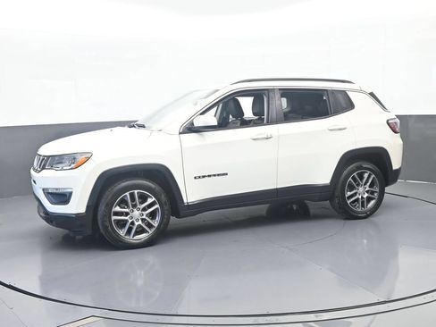 Used 2020 Jeep Compass Latitude FWD image 2