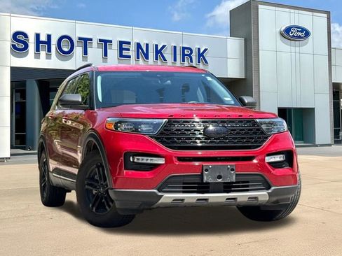 Used 2021 Ford Explorer XLT w/ Equipment Group 202A RWD image 1