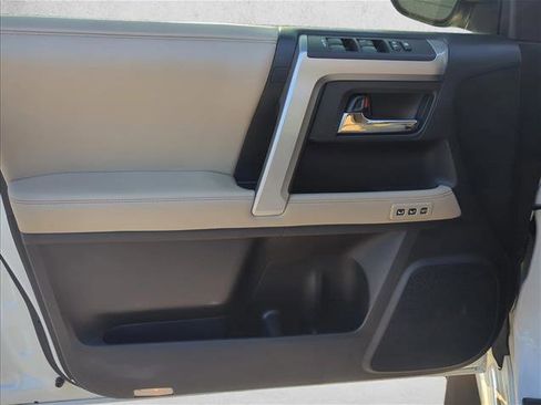 Used 2016 Toyota 4Runner Limited image 9