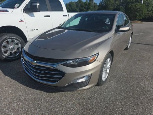 Used 2025 Chevrolet Malibu LT FWD image 3