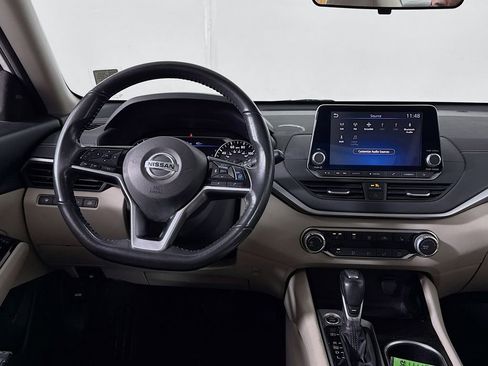 Used 2022 Nissan Altima 2.5 SV w/ SV Premium Package image 11