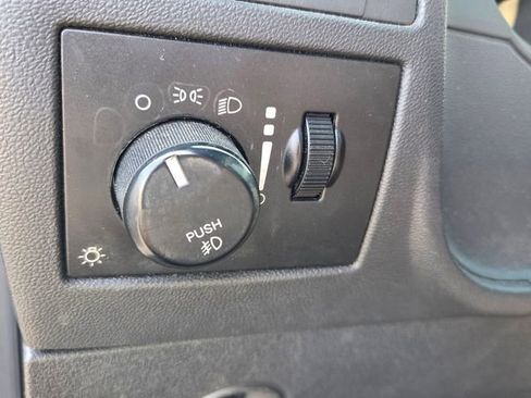 Used 2010 Dodge Challenger SE image 23