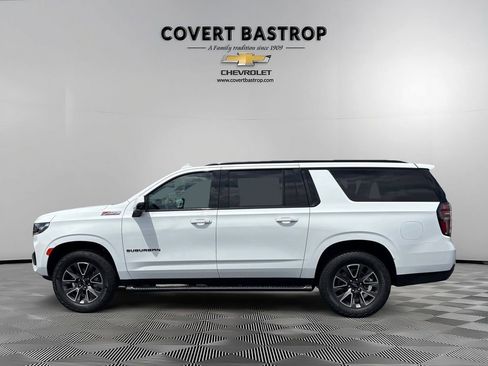 Certified 2023 Chevrolet Suburban Z71 w/ Luxury Package AWD/4WD image 4