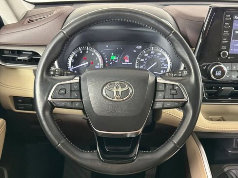 Used 2021 Toyota Highlander XLE FWD image 25