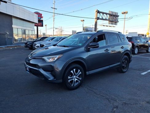 Certified 2018 Toyota RAV4 LE image 3