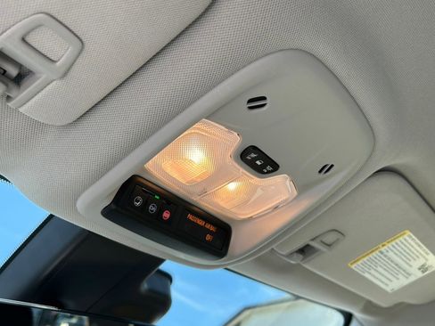 Used 2023 Chevrolet Bolt EUV Premier FWD image 27