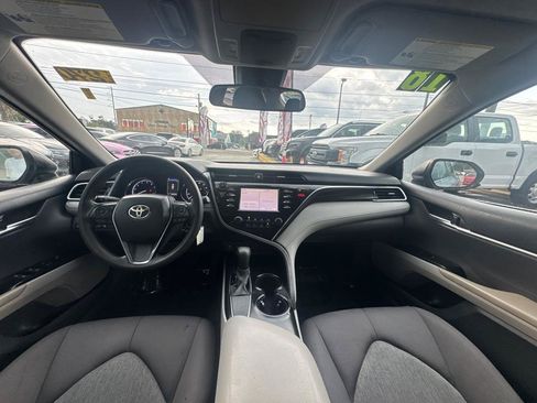 Used 2018 Toyota Camry LE FWD image 15