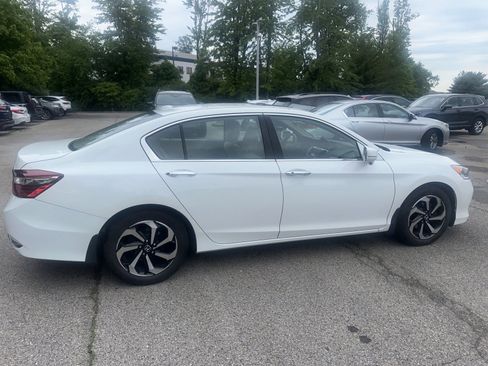 Used 2017 Honda Accord EX image 26