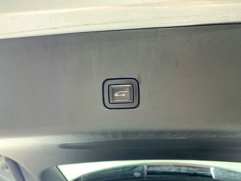 Used 2023 Chevrolet Traverse LT w/ LT Premium Package image 33