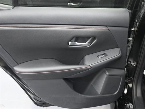 Used 2025 Nissan Sentra SR w/ SR Premium Package image 22