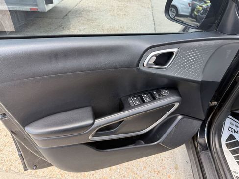 Used 2021 Kia Soul LX FWD image 11