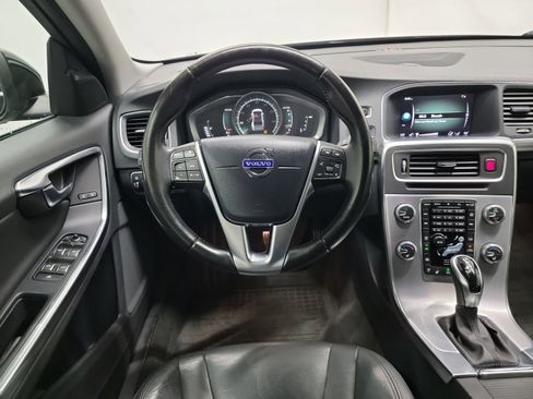 Used 2018 Volvo S60 T5 Inscription Platinum image 16