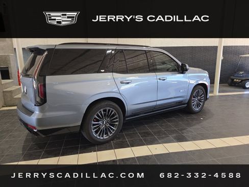 Used 2023 Cadillac Escalade V AWD/4WD image 5