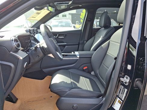 Certified 2025 Mercedes-Benz GLC 300 4MATIC image 12