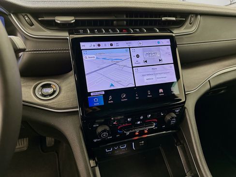 Used 2024 Jeep Grand Cherokee L Limited w/ Luxury Tech Group II image 26