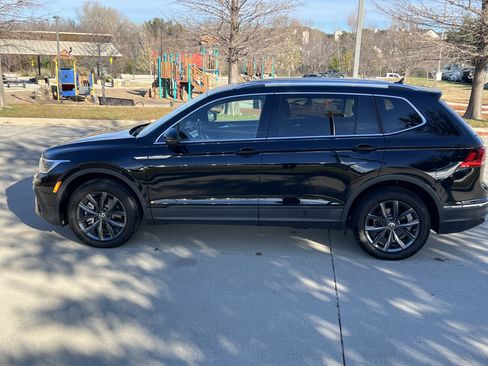 Certified 2024 Volkswagen Tiguan SE image 7