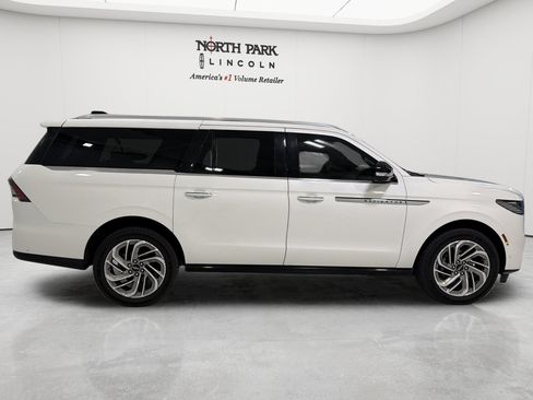 Used 2025 Lincoln Navigator L Reserve AWD/4WD image 6
