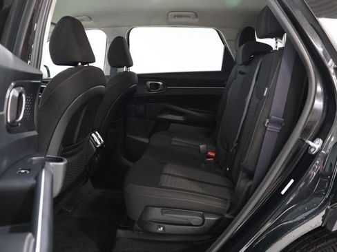 Used 2025 Kia Sorento LX FWD image 30