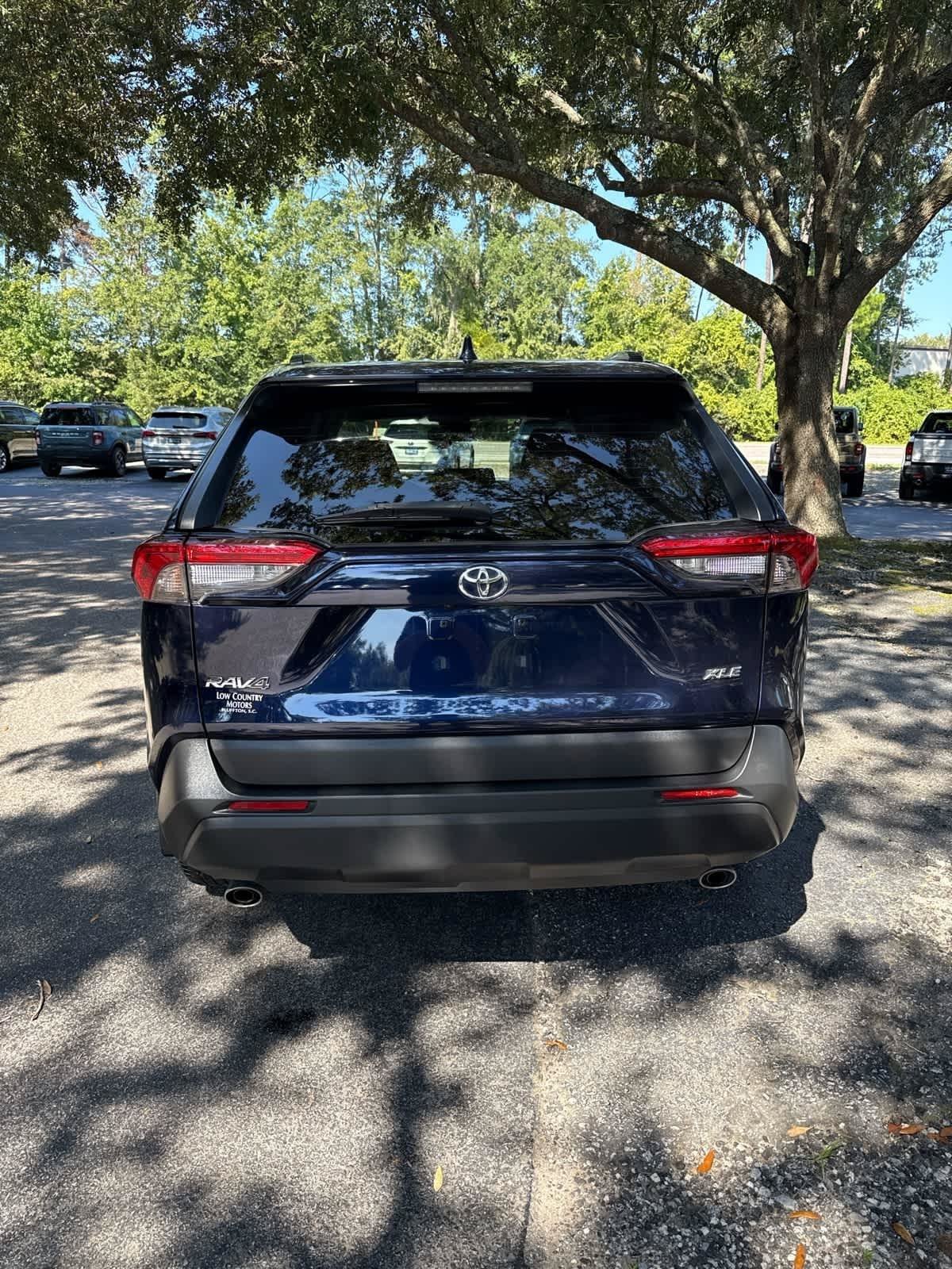 Used 2022 Toyota RAV4 XLE Premium FWD image 4