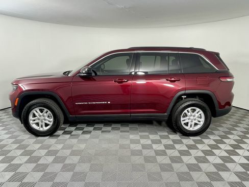 Certified 2025 Jeep Grand Cherokee Laredo image 2