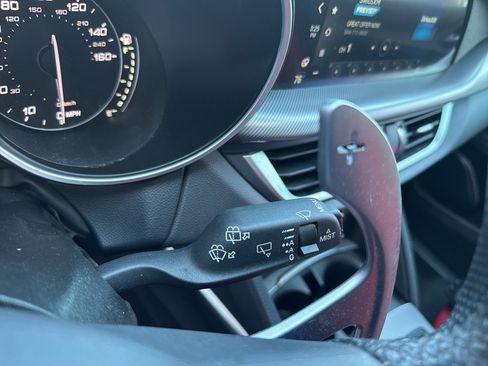 Used 2022 Alfa Romeo Stelvio Veloce image 34