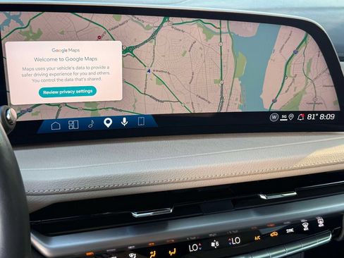 Used 2025 Cadillac XT4 Premium Luxury FWD image 6