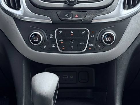 Used 2023 Chevrolet Equinox LT AWD/4WD image 36