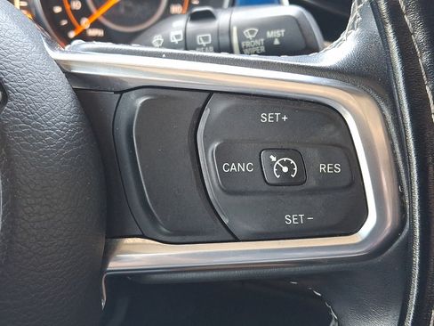Used 2018 Jeep Wrangler Unlimited Sahara AWD/4WD image 24