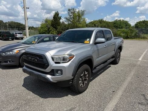 Used 2017 Toyota Tacoma TRD Off-Road w/ Tow Package (A/T) AWD/4WD image 6