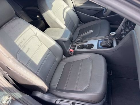Used 2022 Volkswagen Passat 2.0T SE FWD image 5