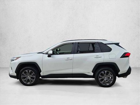 Used 2022 Toyota RAV4 XLE Premium AWD/4WD image 4
