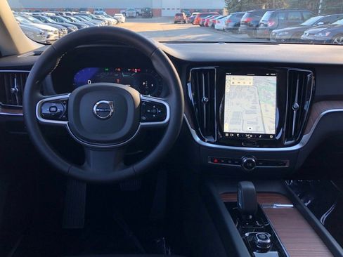 Used 2025 Volvo V60 B5 Cross Country Plus image 16