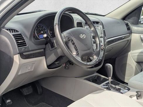 Used 2009 Hyundai Santa Fe SE FWD image 2